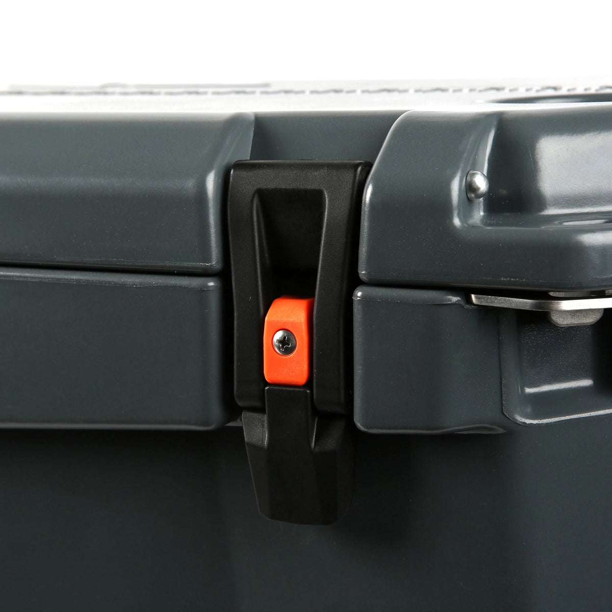52 Quart Hard Sided Chest Cooler R810
