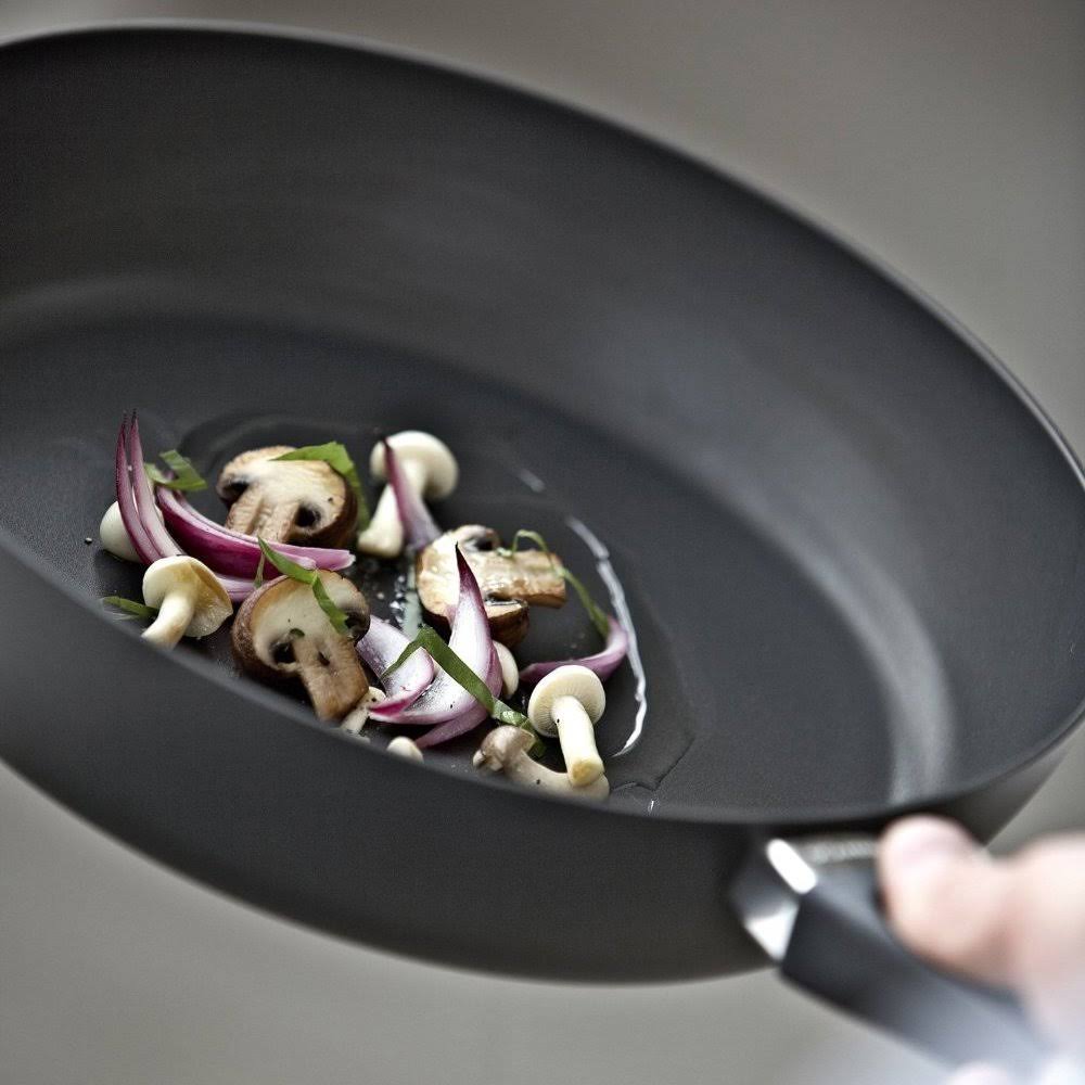Covered Saute Pan L670221