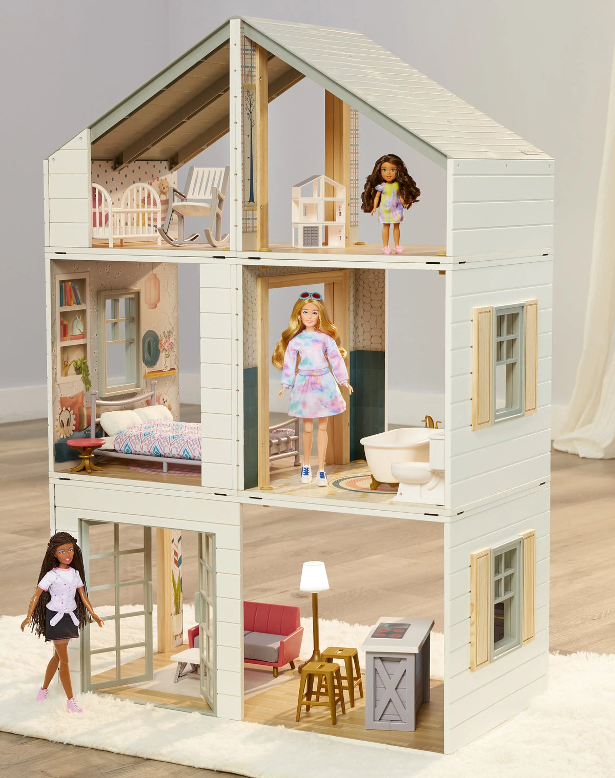 Real Wood Dollhouse with 14 Accessories Y868