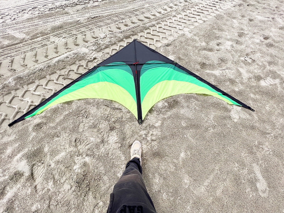Giant Kite with Tail and String O820871