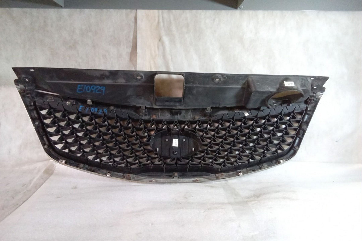 Pre-Owned 2015 Kia Sportage Upper Black Grill with Chrome Surround X373