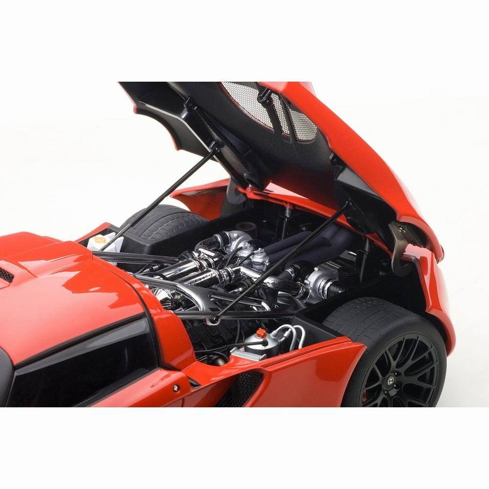 Red 1/18 Diecast Model Car Q519553